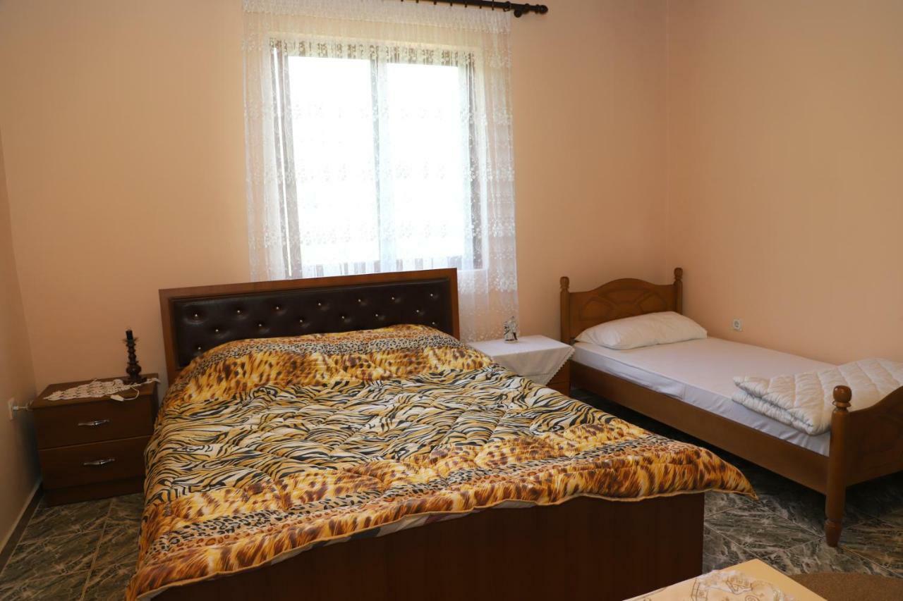 Guest House Pashollari 베라트 외부 사진