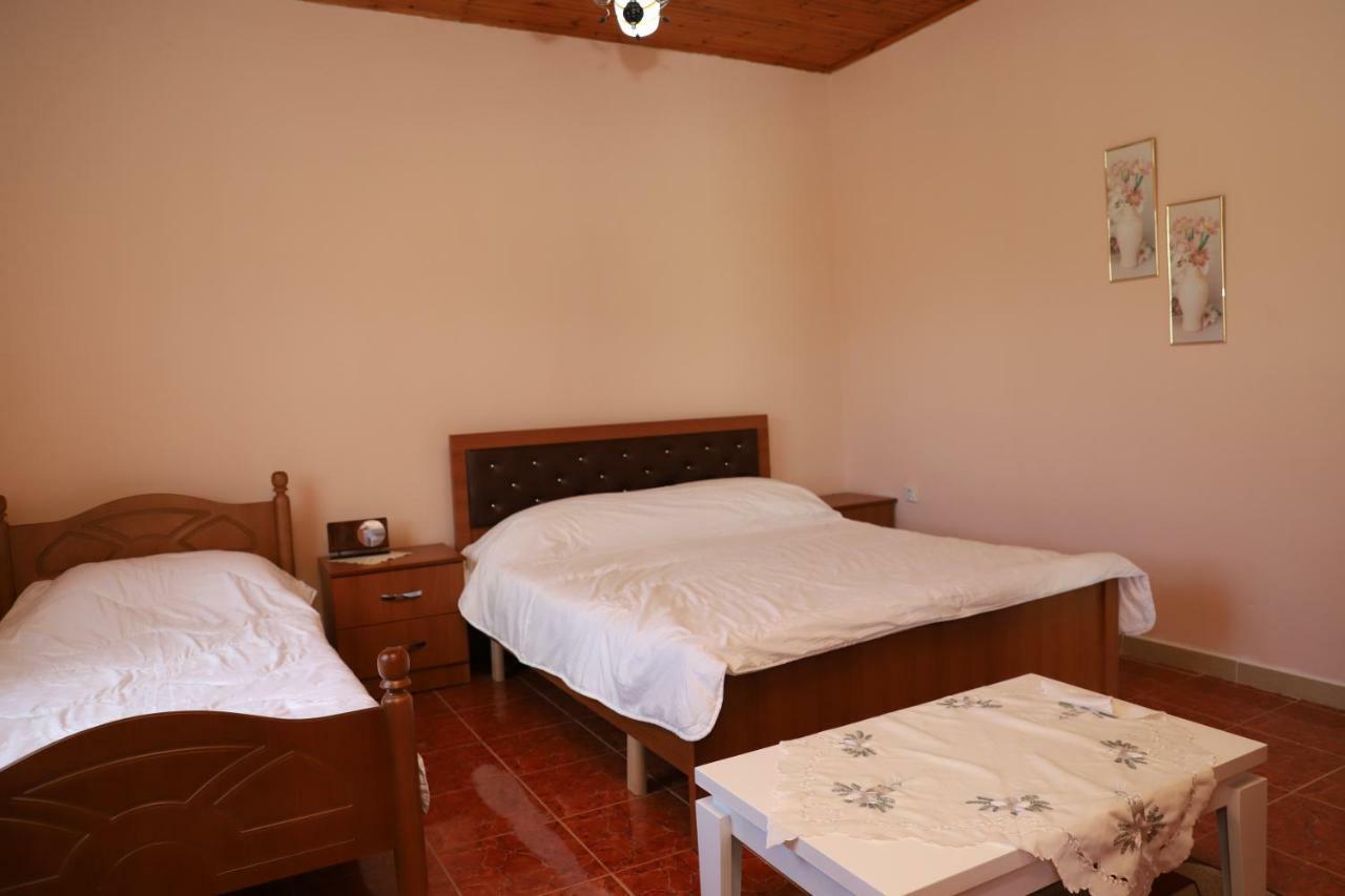 Guest House Pashollari 베라트 외부 사진