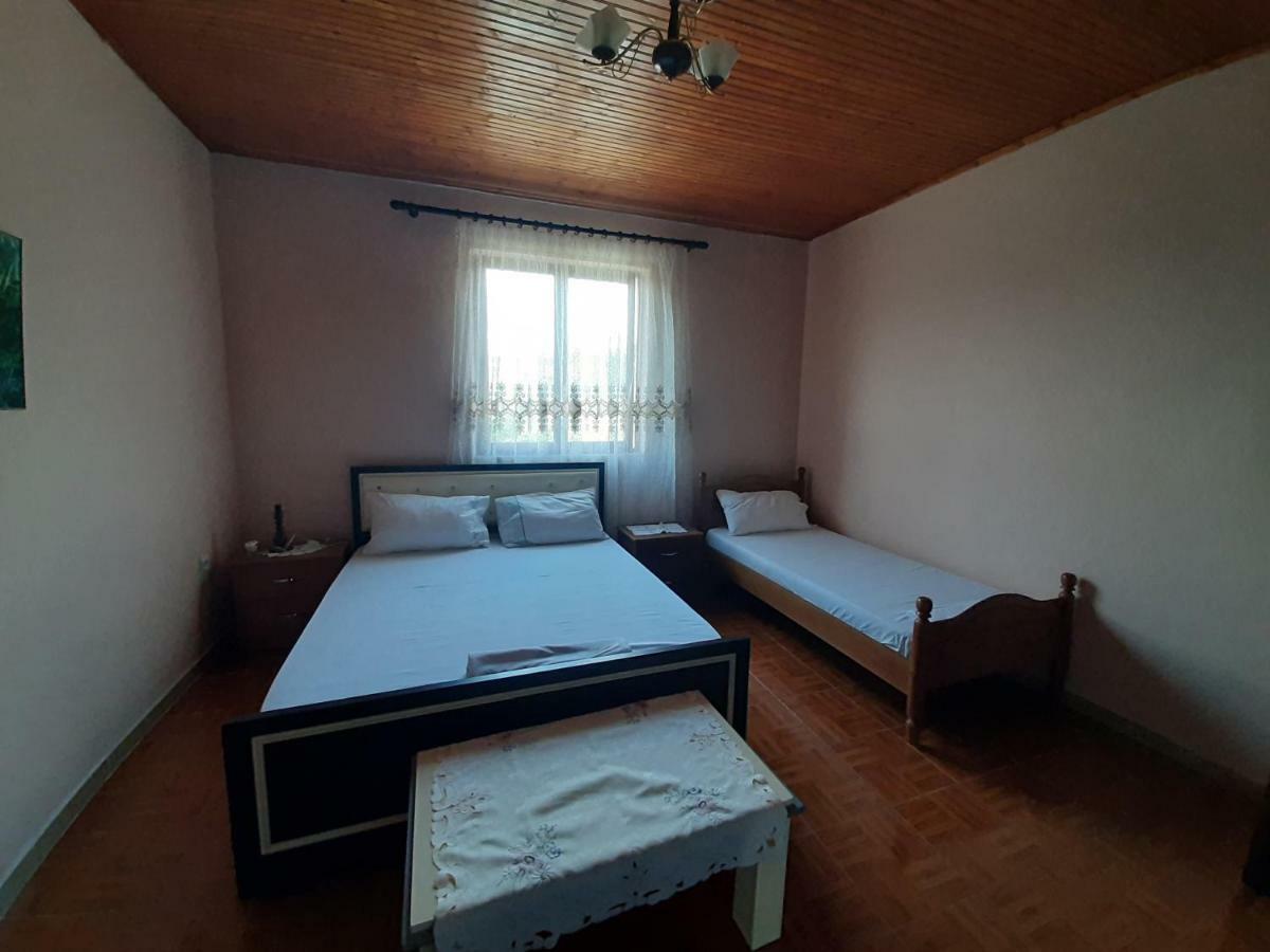 Guest House Pashollari 베라트 외부 사진